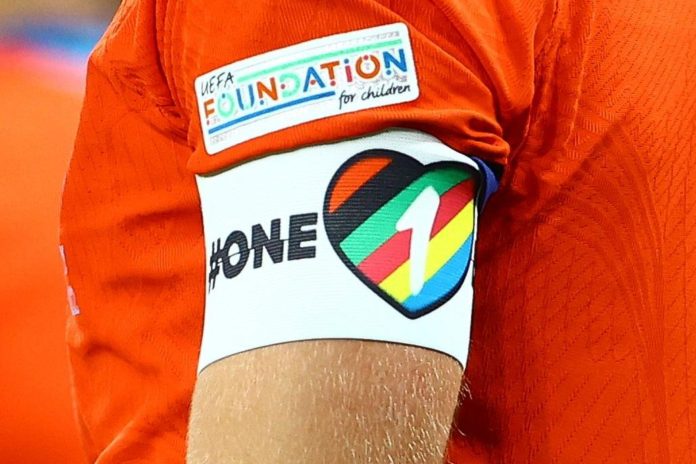 captain wearing onelove armband