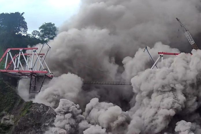 mountain semeru volcano ashes